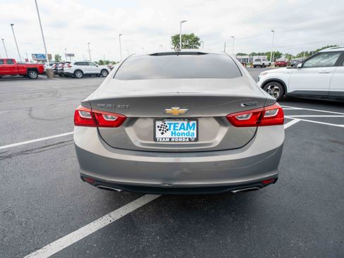 Used 2018 Chevrolet Malibu Premier w/ Premier Sun and Wheel Package FWD image 5