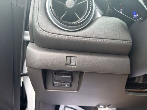 Used 2023 Chevrolet Colorado LT w/ LT Convenience Package II AWD/4WD image 19