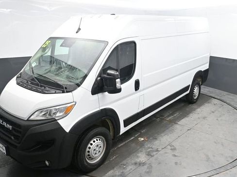 Used 2025 RAM ProMaster 2500 w/ Convenience Group image 28