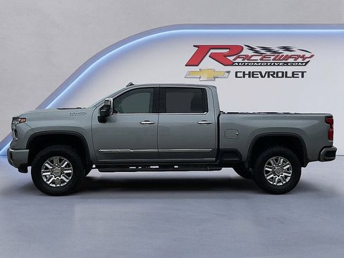 Used 2024 Chevrolet Silverado 2500 High Country w/ Technology Package image 2