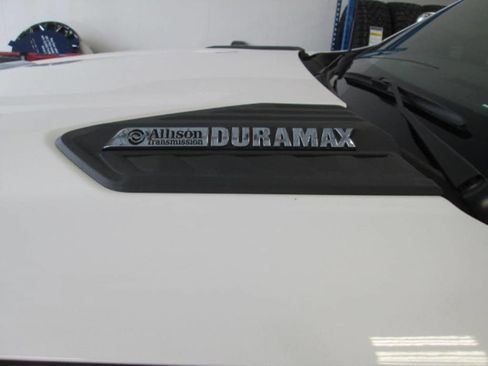 Used 2024 Chevrolet Silverado 2500 High Country w/ High Country Premium Package image 3