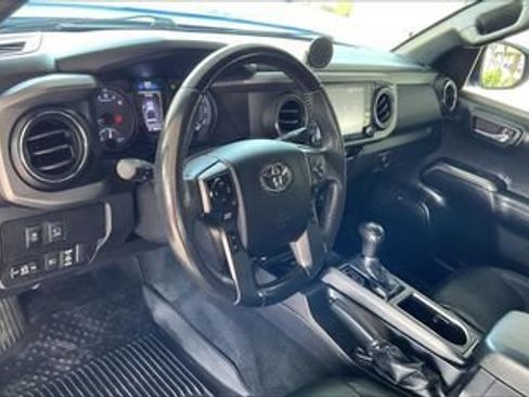 Used 2021 Toyota Tacoma TRD Off-Road w/ TRD Premium Off Road Package AWD/4WD image 17