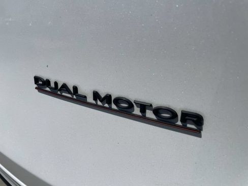 Used 2023 Tesla Model Y Long Range AWD/4WD image 33