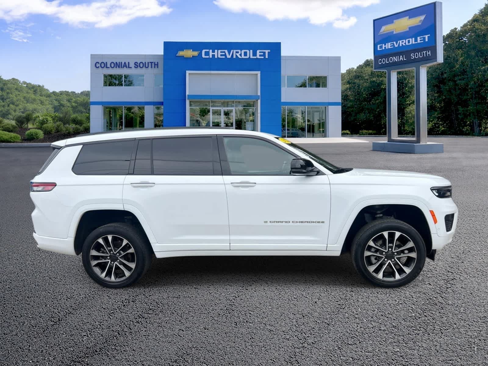 Used 2022 Jeep Grand Cherokee L Overland w/ Luxury Tech Group IV AWD/4WD image 7