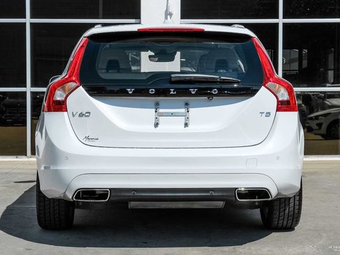 Used 2017 Volvo V60 T5 Premier w/ Convenience Package image 10