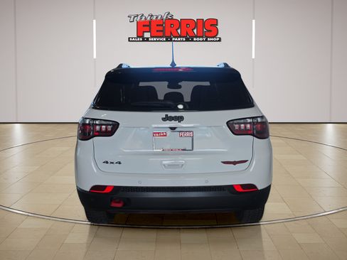 Used 2026 Jeep Compass Trailhawk AWD/4WD image 6