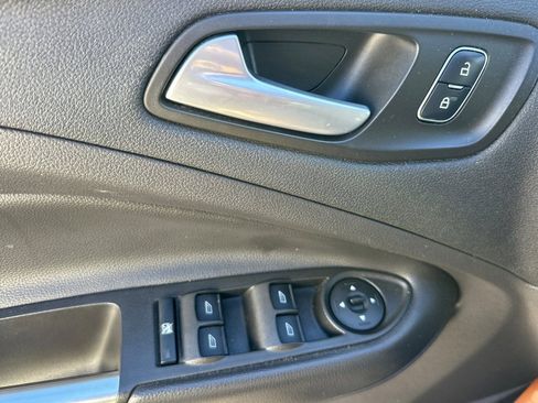 Used 2017 Ford Escape SE image 12