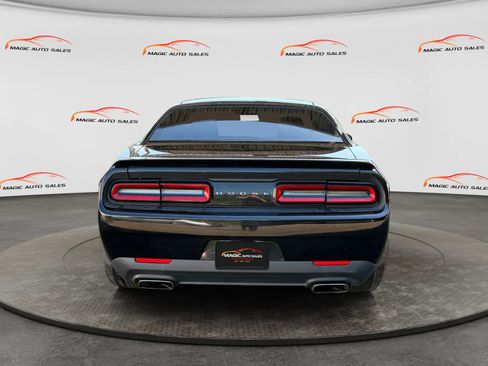Used 2016 Dodge Challenger R/T RWD image 9