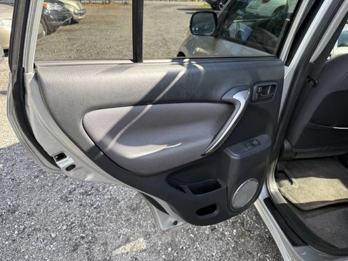 Used 2005 Toyota RAV4 2WD image 12