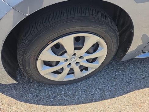Used 2023 Toyota Corolla LE w/ Carpet Mat Package (TMS) FWD image 9