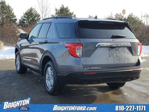 Used 2022 Ford Explorer XLT image 3