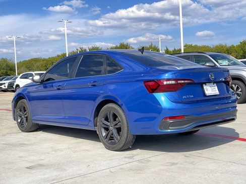 Used 2023 Volkswagen Jetta SE w/ Panoramic Sunroof Package image 4