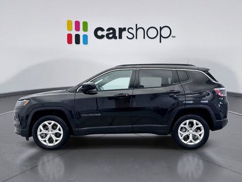 Used 2024 Jeep Compass Latitude image 2