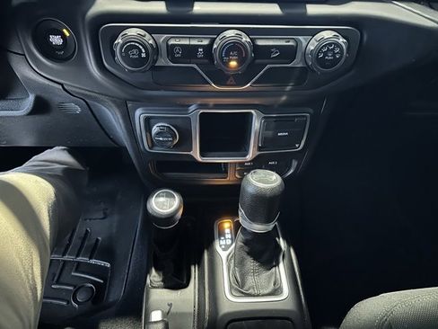 Used 2018 Jeep Wrangler Sport image 13