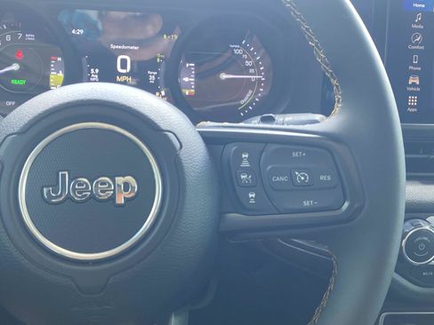 Used 2024 Jeep Wrangler Unlimited AWD/4WD image 42
