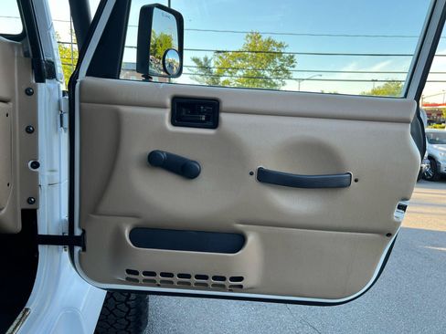 Used 2002 Jeep Wrangler Sahara AWD/4WD image 21