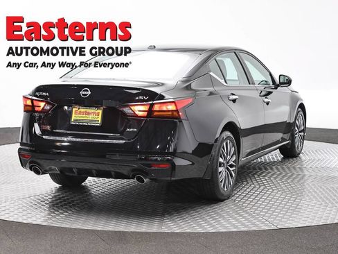 Used 2023 Nissan Altima 2.5 SV w/ SV Premium Package AWD/4WD image 5