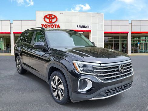 Used 2024 Volkswagen Atlas SE image 2