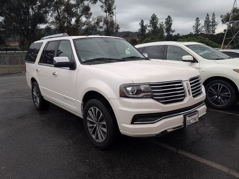 Used 2017 Lincoln Navigator Select image 1