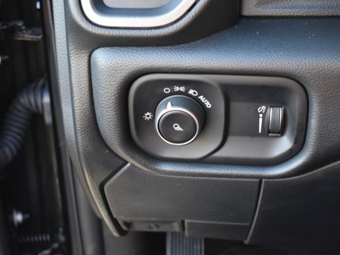 Used 2024 RAM 2500 Tradesman w/ Chrome Appearance Group image 15