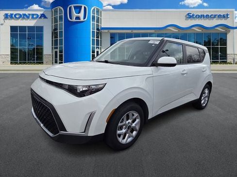 Used 2025 Kia Soul LX image 1