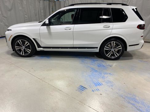 Used 2025 BMW X7 xDrive40i w/ M Sport Package image 5