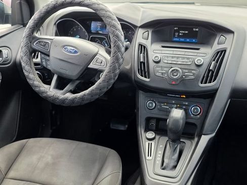 Used 2015 Ford Focus SE FWD image 36