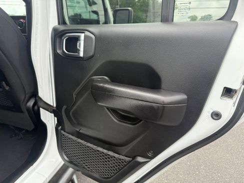 Used 2019 Jeep Wrangler Unlimited Rubicon w/ Cold Weather Group image 23