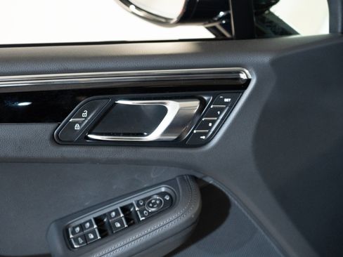 Certified 2026 Porsche Macan AWD/4WD image 16