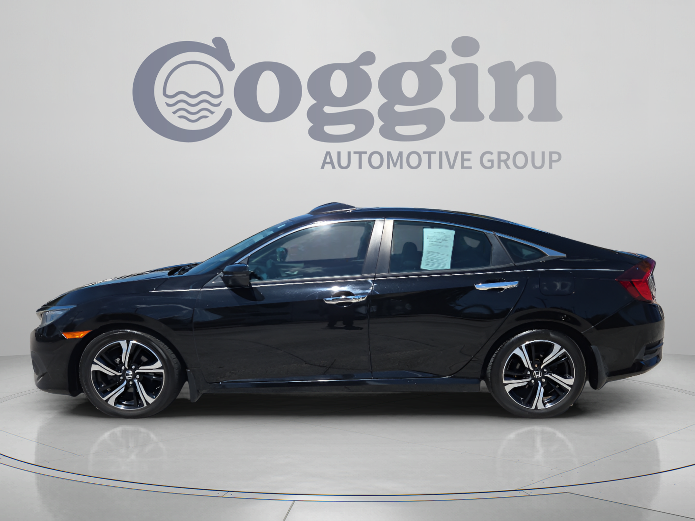 Used 2016 Honda Civic Touring image 2