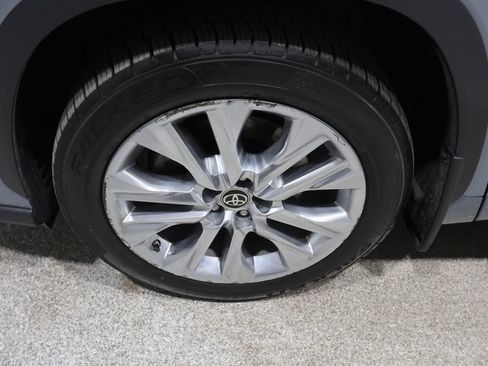Used 2023 Toyota Highlander Limited AWD/4WD image 10