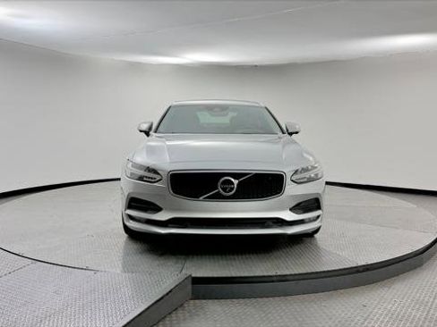 Used 2018 Volvo S90 T5 Momentum w/ Convenience Package FWD image 12