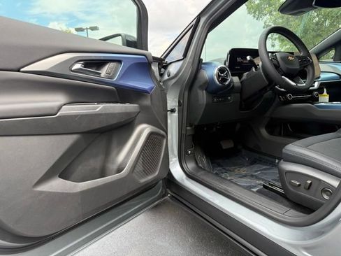 New 2025 Chevrolet Equinox EV LT AWD/4WD image 18