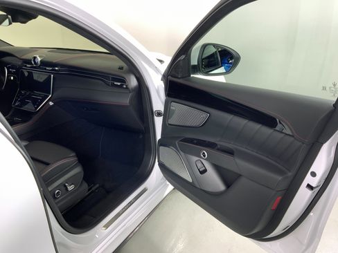 Certified 2023 Maserati Grecale Modena image 27