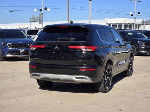 Used 2024 Mitsubishi Outlander SE image 4