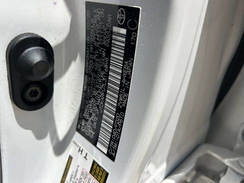 Used 2020 Toyota Prius LE FWD image 10