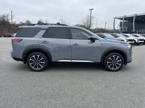 New 2026 Nissan Pathfinder Platinum image 4