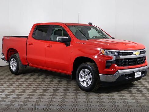 Used 2025 Chevrolet Silverado 1500 LT image 2