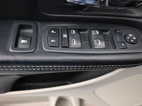 Used 2020 Dodge Grand Caravan SXT FWD image 15