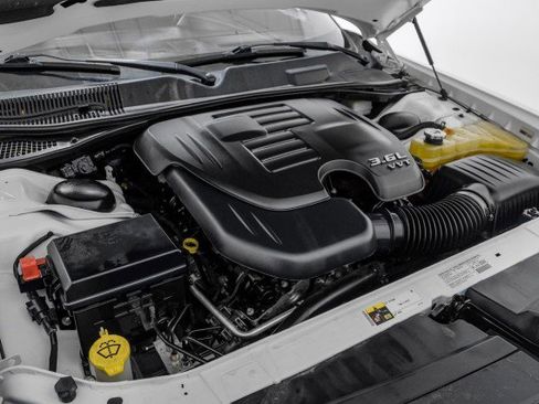 Used 2013 Dodge Challenger SXT image 39