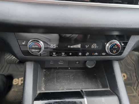 Used 2024 Mitsubishi Outlander AWD image 16