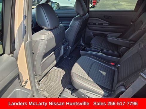 Used 2024 Nissan Pathfinder Rock Creek AWD/4WD image 15