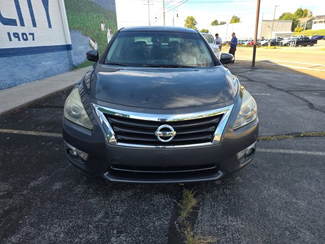Used 2013 Nissan Altima 2.5 SL w/ Technology Pkg FWD image 2