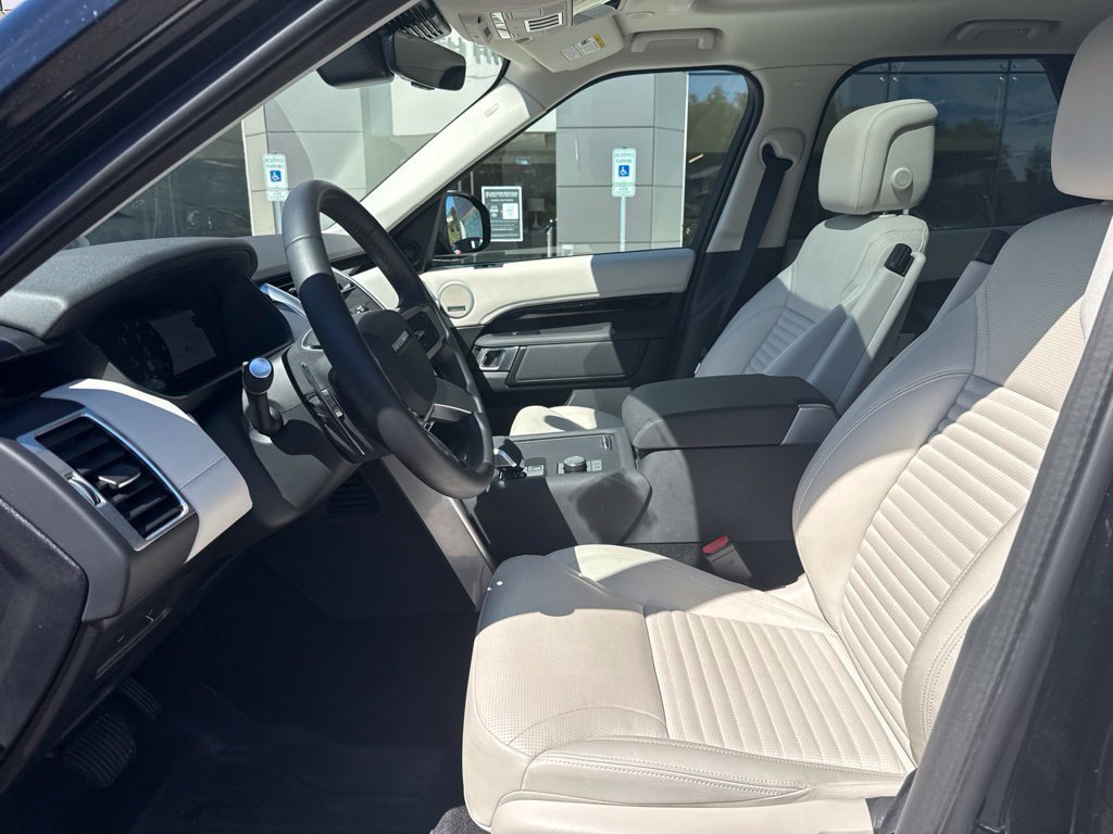 Certified 2025 Land Rover Discovery S AWD/4WD image 10