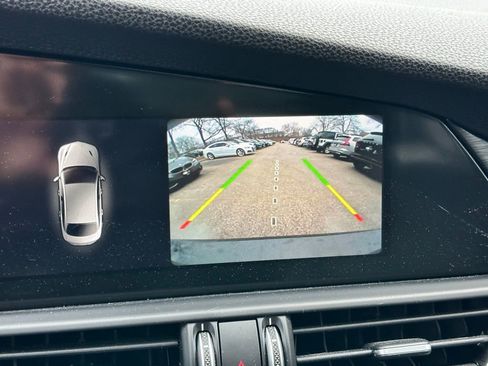 Used 2017 Alfa Romeo Giulia Base image 17