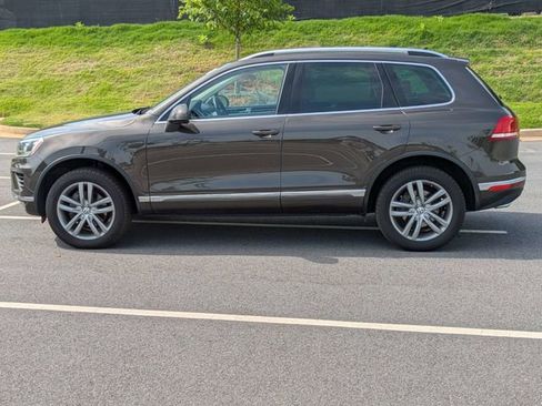 Used 2015 Volkswagen Touareg TDI AWD/4WD image 7