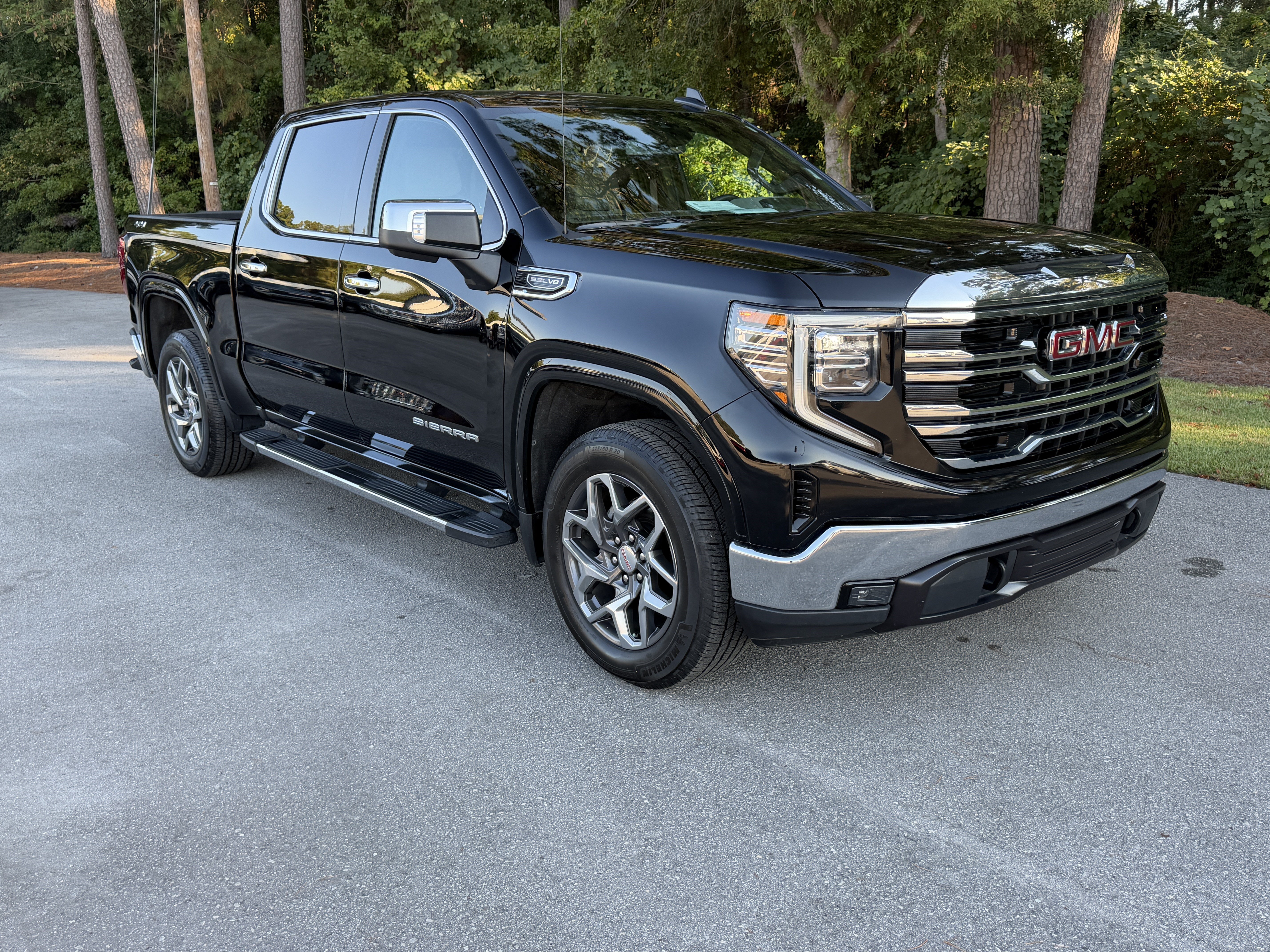 Used 2022 GMC Sierra 1500 SLT w/ SLT Convenience Package AWD/4WD image 10