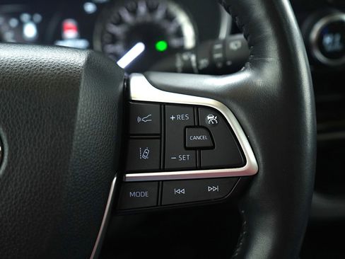 Used 2023 Toyota Highlander XLE image 30