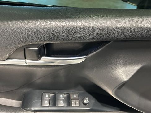 Used 2019 Toyota Camry XSE image 10