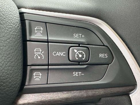 Used 2025 Jeep Grand Cherokee Limited AWD/4WD image 22